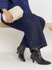 Itim - JD Williams Pointed Kitten Heel Ankle Boots - Larawan 1 ng 4