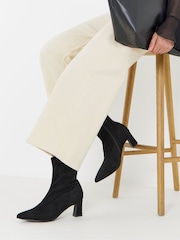 Negro - Botas de tacón de bloque Elásticos con punta de JD Williams - Imagen 1 de 4