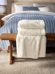 Ivory Extra Cosy Plush Faux Fur Sherpa Reverse Throw - Image 2 of 4