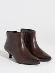 Braun - JD Williams Stiefeletten mit spitz zulaufendem Kitten-Absatz - Bild 2 von 4