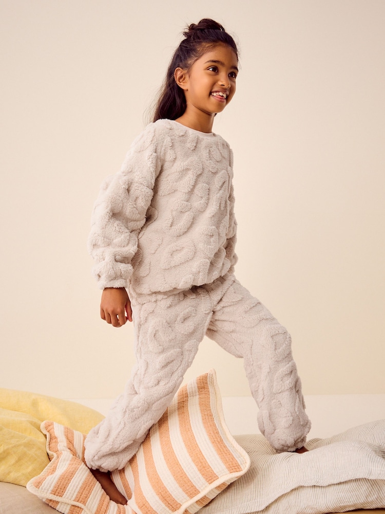 Cremefarbener Animal Print - Kuscheliger Fleece-Pyjama mit Jacquardmuster (3–16 Jahre) - Bild 2 von 8 Cremefarbener Animal Print - Kuscheliger Fleece-Pyjama mit Jacquardmuster (3–16 Jahre) - Bild 2 von 8