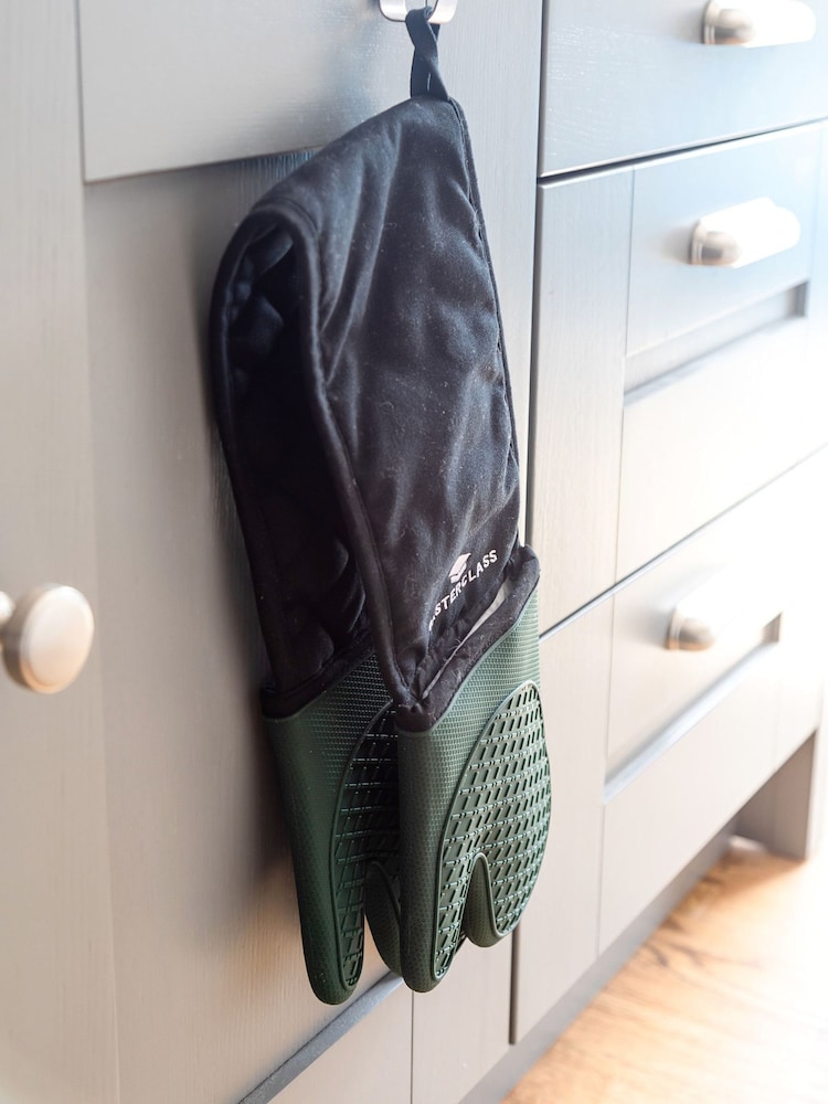 Masterclass Green Silicone Double Sided Oven Gloves - Image 1 of 3