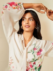 V&A | Love & Roses Ivory White Printed Pussy Bow V Neck Button Through Long Sleeve Blouse - Image 4 of 4