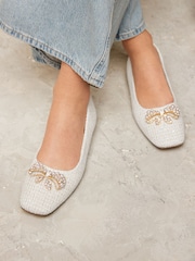 Weiß - Ballerinas mit Fußbett mit Forever-Comfort®-Polsterung, eckiger Zehenpartie und Schleife - Bild 1 von 7