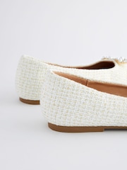 Weiß - Ballerinas mit Fußbett mit Forever-Comfort®-Polsterung, eckiger Zehenpartie und Schleife - Bild 6 von 7