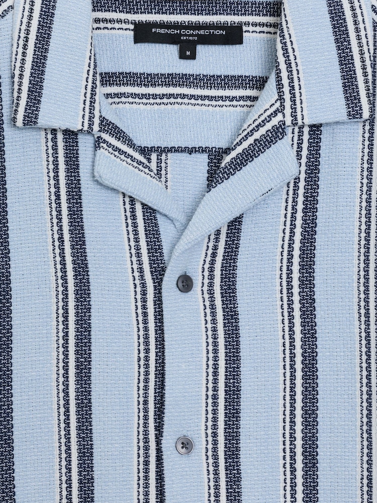 Camisa de manga corta con botones, cuello abierto, diseño texturizado y a rayas en mezcla de algodón de French Connection - Imagen 5 de 5 Camisa de manga corta con botones, cuello abierto, diseño texturizado y a rayas en mezcla de algodón de French Connection - Imagen 5 de 5
