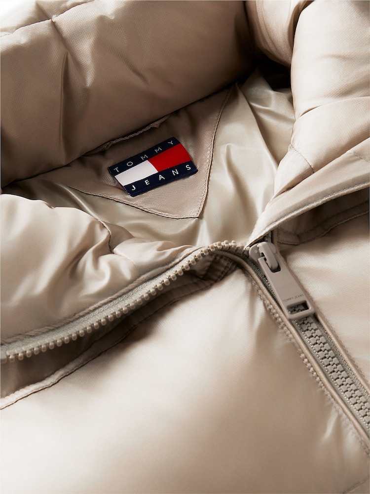 Tommy Jeans Brown Packable Hood Relaxed Puffer Jacket - Image 2 of 2