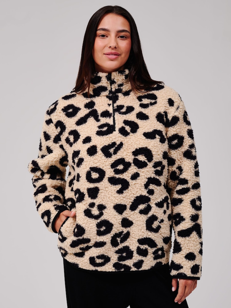 Loungeable Leopard Print Cosy Borg Fleece Quarter Zip Lounge Jumper - صورة 1 من 5 Loungeable Leopard Print Cosy Borg Fleece Quarter Zip Lounge Jumper - صورة 1 من 5