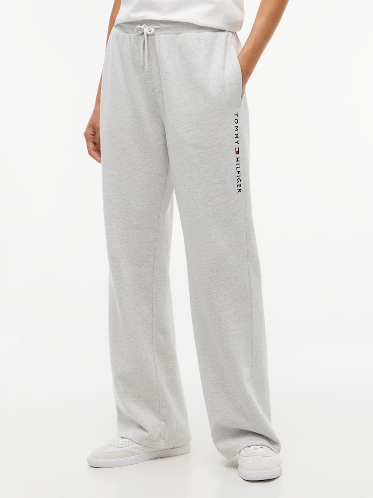 Pantalones de chándal básicos de felpa con corte relajado de Tommy Hilfiger - Imagen 1 de 3
