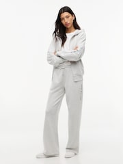 Pantalones de chándal básicos de felpa con corte relajado de Tommy Hilfiger - Imagen 2 de 3