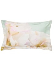 طقم غطاء لحاف وغطاء وسادة قطن 100% مزيّن بزهور Gardenia من Ted Baker - صورة 3 من 4