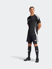 Negro - Pantalones cortos deportivos Tiro 24 2-en-1 de adidas - Imagen 5 de 8