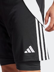 Negro - Pantalones cortos deportivos Tiro 24 2-en-1 de adidas - Imagen 6 de 8
