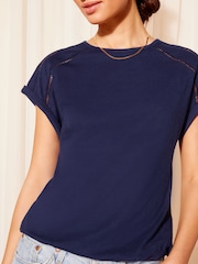 Marineblau/blau - Friends Like These Kurzarm-T-Shirt mit Leiterbesatz und Blasen-Saum - Bild 1 von 4