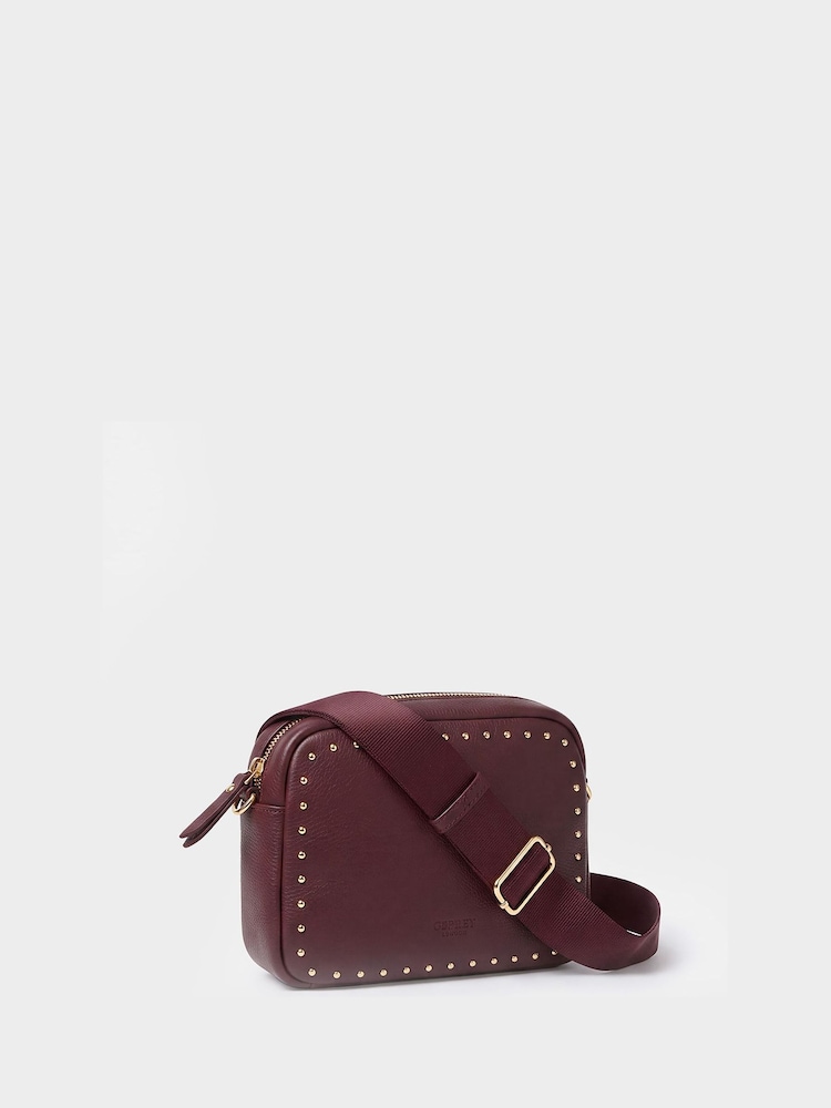 أحمر - Osprey London The Studded Leather Camera Bag - صورة 2 من 4 أحمر - Osprey London The Studded Leather Camera Bag - صورة 2 من 4