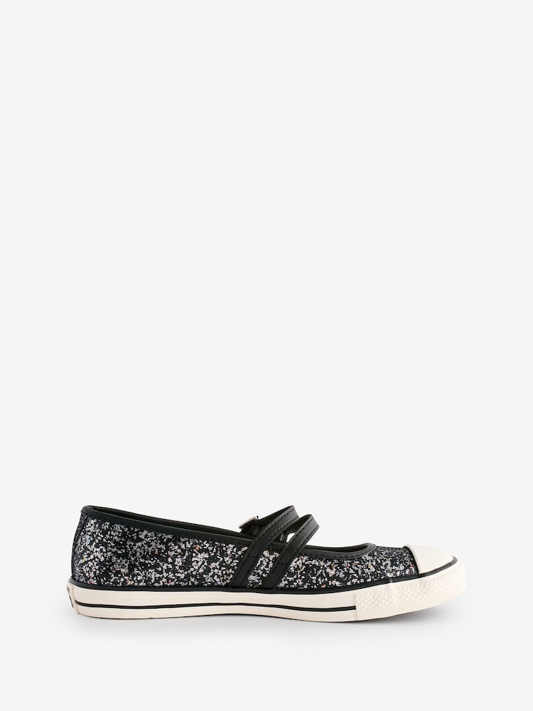 حذاء رياضي بتصميم ماري جين Dainty من تشكيلة Chuck Taylor All Star من Converse - صورة 1 من 9 حذاء رياضي بتصميم ماري جين Dainty من تشكيلة Chuck Taylor All Star من Converse - صورة 1 من 9