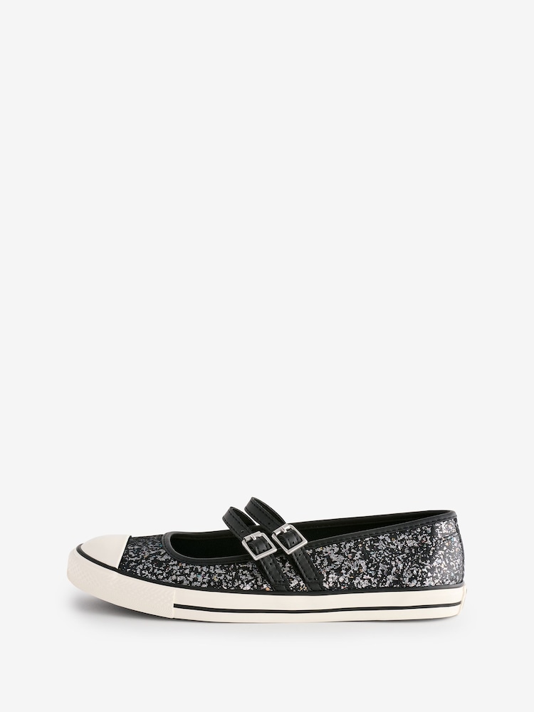حذاء رياضي بتصميم ماري جين Dainty من تشكيلة Chuck Taylor All Star من Converse - صورة 2 من 9 حذاء رياضي بتصميم ماري جين Dainty من تشكيلة Chuck Taylor All Star من Converse - صورة 2 من 9