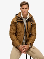 חום טבק - Superdry ז'קט רוח עם קפוצ'ון, דגם Mountain - תמונה 2 מתוך 5