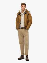 חום טבק - Superdry ז'קט רוח עם קפוצ'ון, דגם Mountain - תמונה 3 מתוך 5