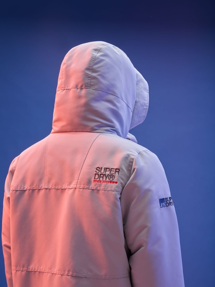 Puritanisches Grau - Superdry Ultimate winddichte Jacke mit Kapuze und Verzierung - Bild 2 von 7