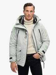 Puritanisches Grau - Superdry Ultimate winddichte Jacke mit Kapuze und Verzierung - Bild 5 von 7