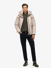 טירה אפורה  - Superdry ז'קט רוח עם קפוצ'ון, דגם Mountain - תמונה 3 מתוך 6