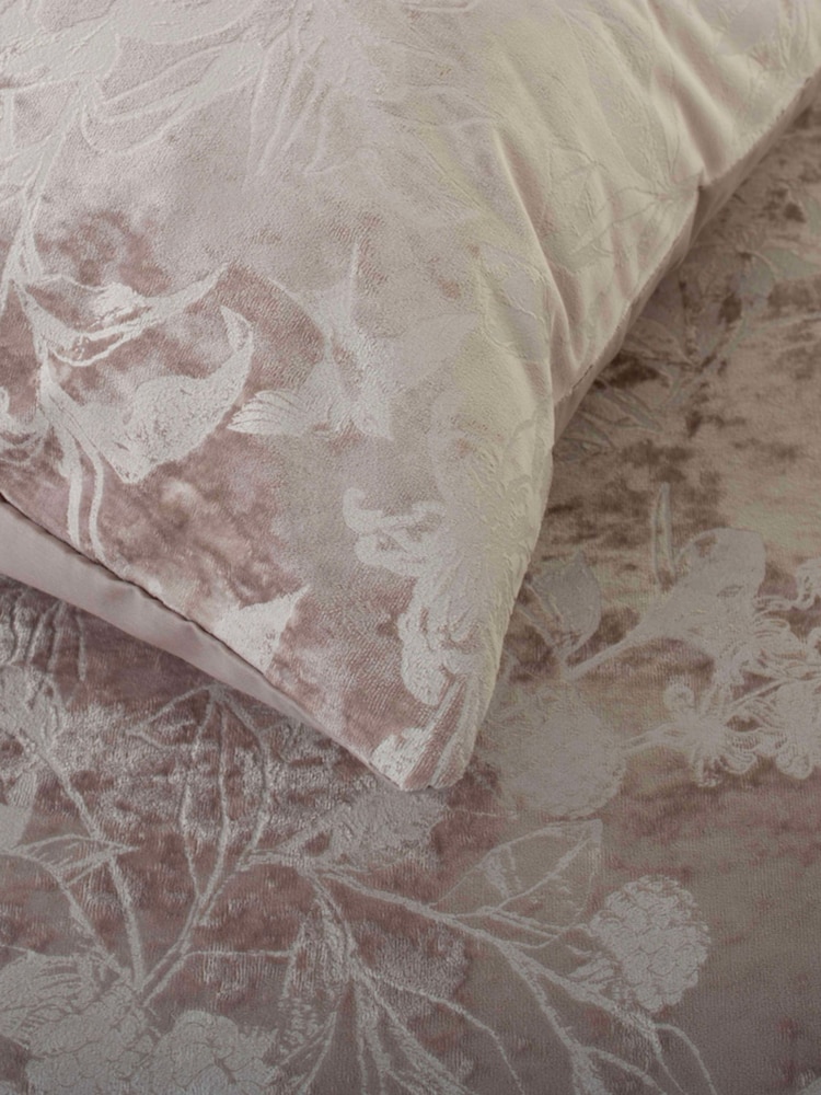 The Lyndon Company Pink Chatsworth Duvet Cover and Pillowcase Set - Image 2 of 5