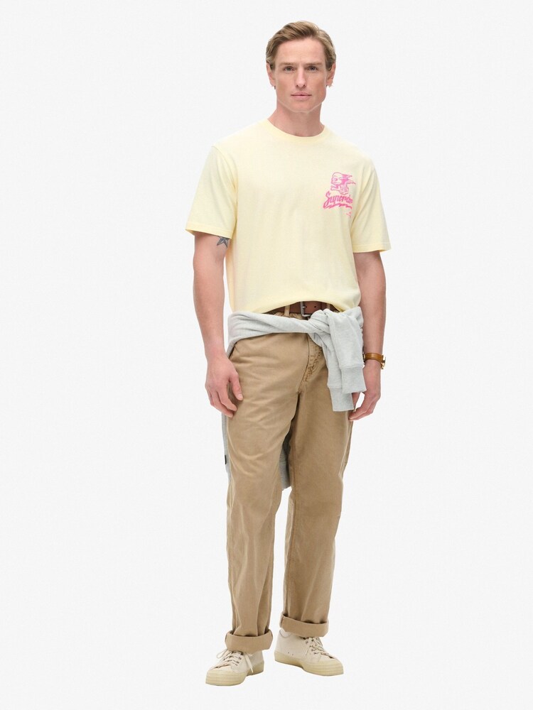 Estilo urbano en crema - Camiseta holgada con estampado Lo-fi Punk de algodón 100% de Superdry - Imagen 2 de 5 Estilo urbano en crema - Camiseta holgada con estampado Lo-fi Punk de algodón 100% de Superdry - Imagen 2 de 5