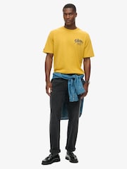 Gelb - Superdry – lockeres T-Shirt mit Lo-Fi-Punk-Grafik aus 100 % Baumwolle - Bild 2 von 6