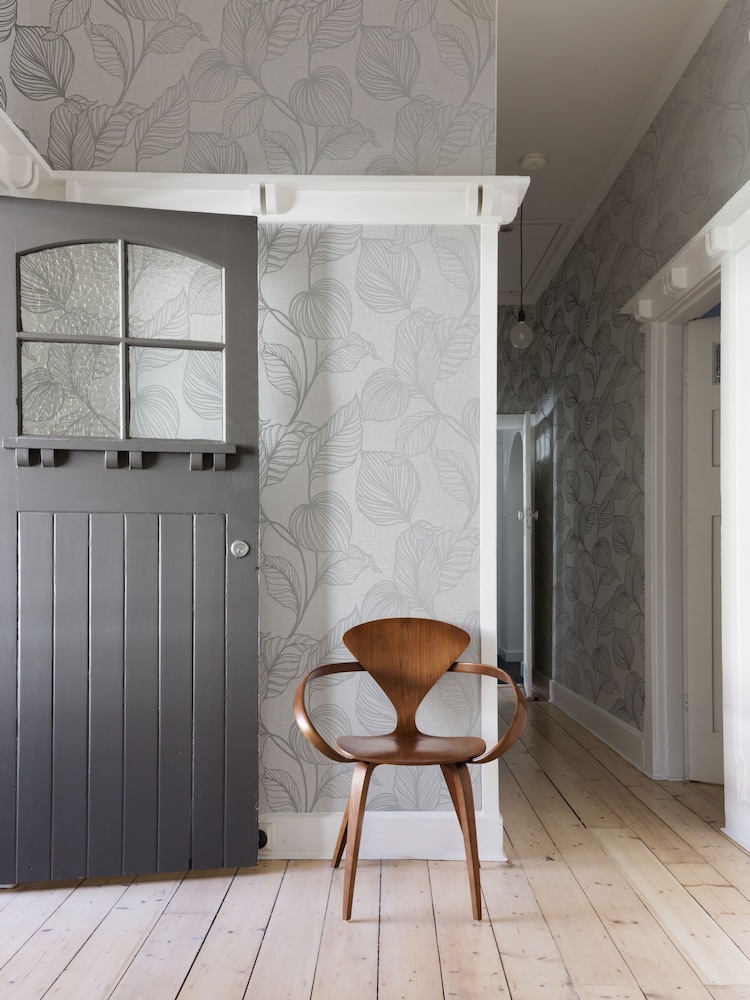 Art For The Home White Boutique Royal Palm 10M Wallpaper - Image 1 of 3