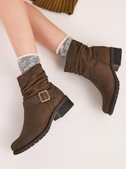 Schokoladenbraun - Forever Comfort Stiefel mit Schnallenriemen - Bild 1 von 5