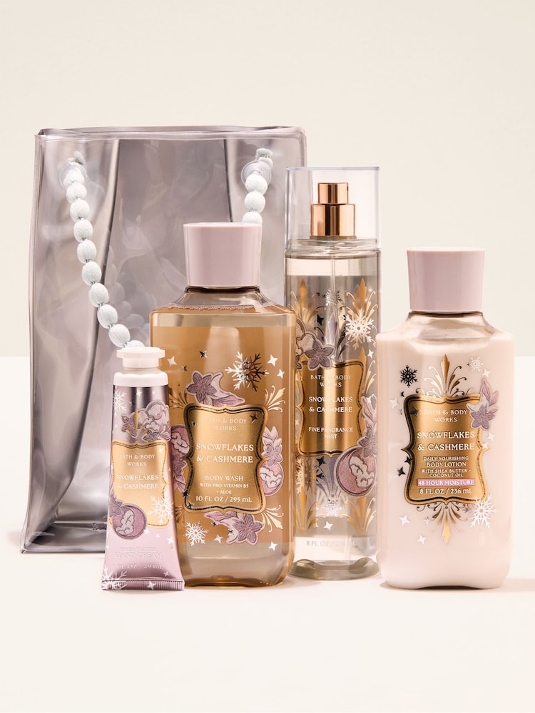 Bath & Body Works Snowflakes and Cashmere Winter Candy Apple Gift Set (Worth over £60) - Image 1 of 2 Bath & Body Works Snowflakes and Cashmere Winter Candy Apple Gift Set (Worth over £60) - Image 1 of 2