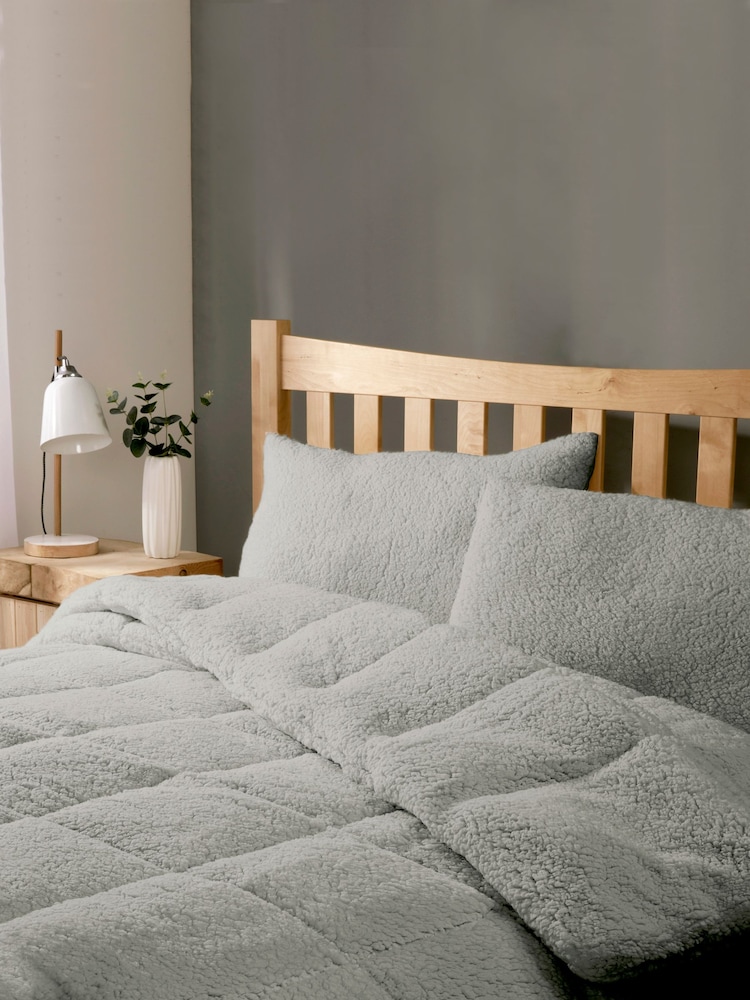 BHS Super Soft & Warm 13.5 tog Duvet - Image 2 of 3
