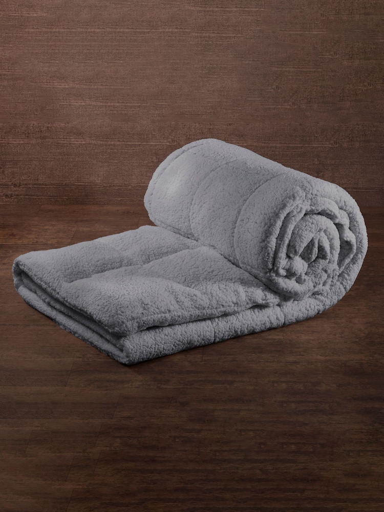 BHS Super Soft & Warm 13.5 tog Duvet - Image 3 of 3