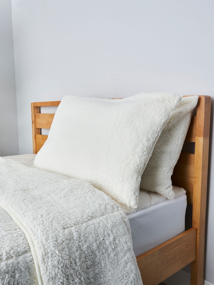 BHS Super Soft & Warm 13.5 tog Duvet - Image 4 of 4
