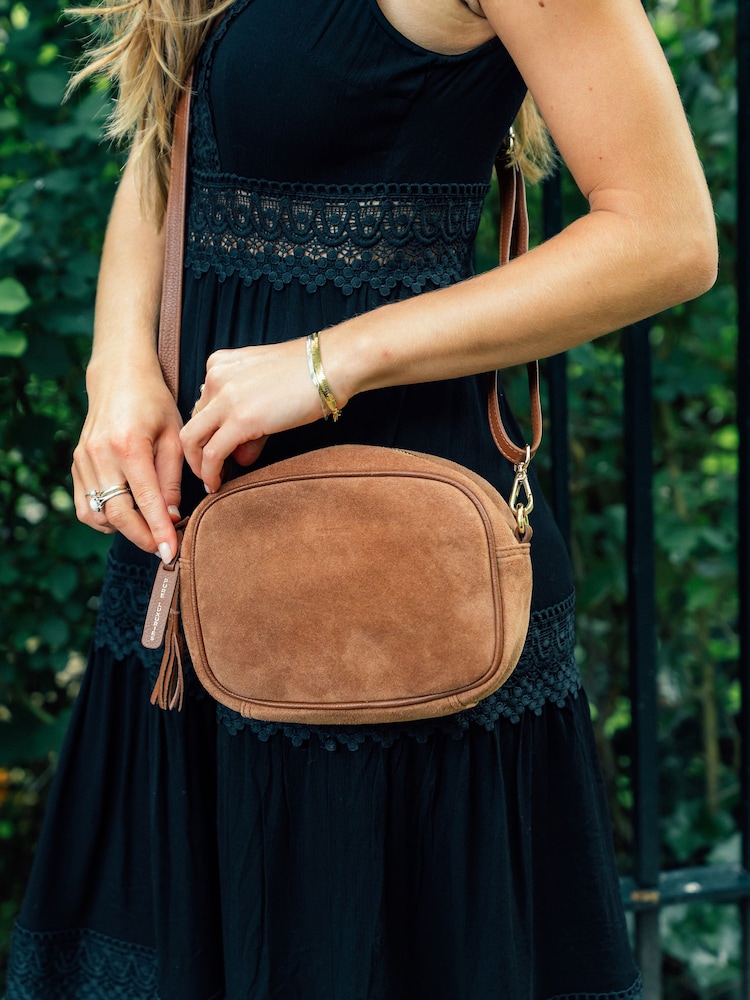 Pure Luxuries London Brown 'Fable' Suede Cross-Body Bag - Image 2 of 7 Pure Luxuries London Brown 'Fable' Suede Cross-Body Bag - Image 2 of 7