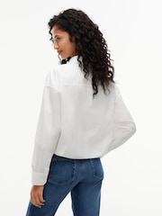 Tommy Jeans Natural Oversized Fit Cropped Gathered Poplin Shirt - Image 2 of 5