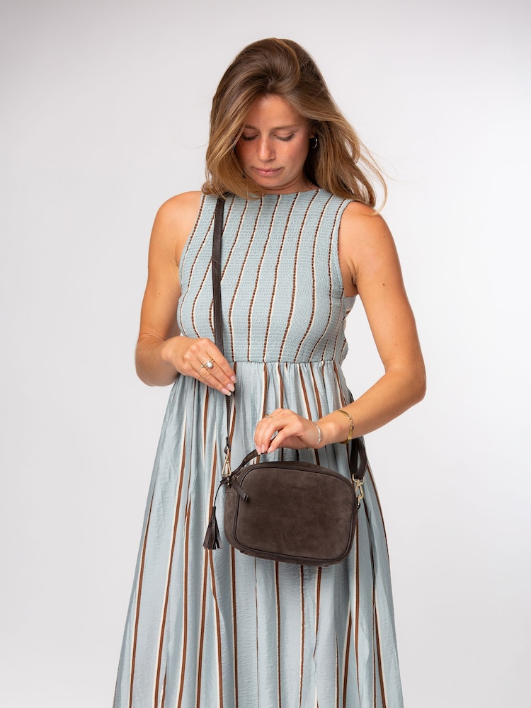 Pure Luxuries London Dark Brown 'Fable' Suede Cross-Body Bag - Image 7 of 7 Pure Luxuries London Dark Brown 'Fable' Suede Cross-Body Bag - Image 7 of 7