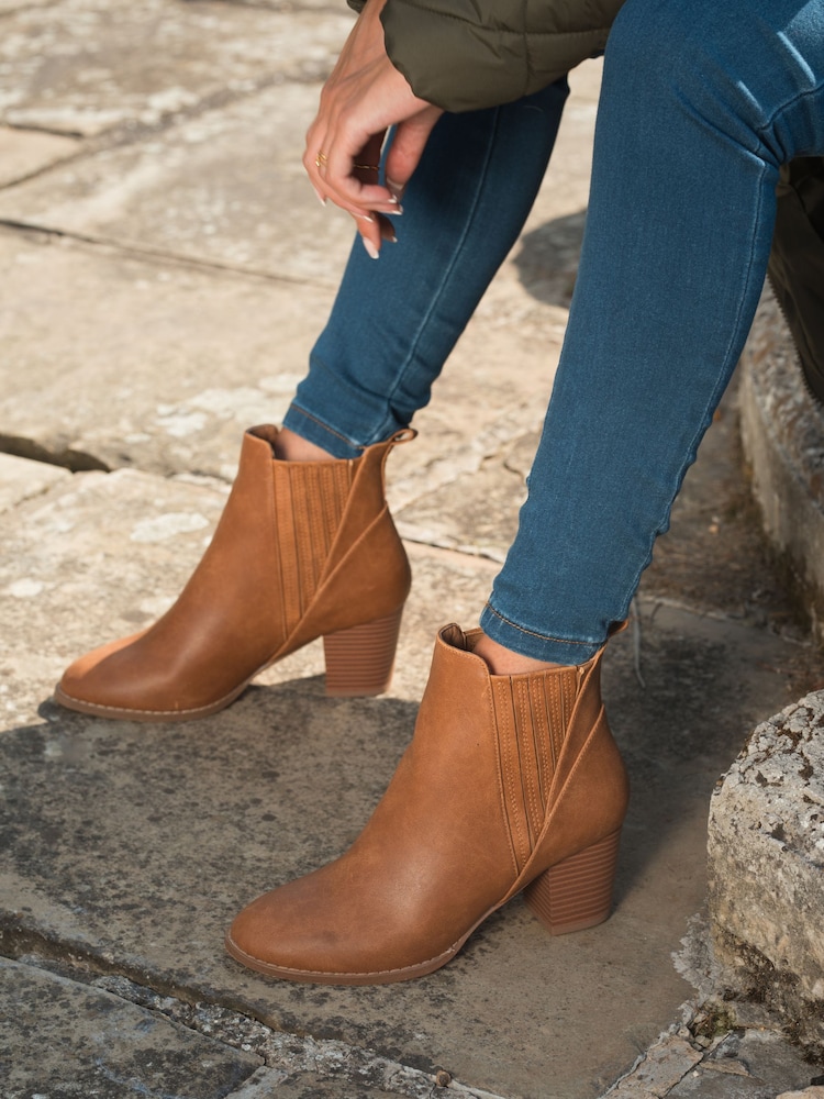 Novo Brown Regular Fit Devan Block Heel Chelsea Boots - Image 1 of 4