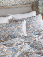 Clarke & Clarke Pink William Morris Strawberry Thief 200 Thread Count Duvet Cover and Pillowcase Set - Image 3 of 5