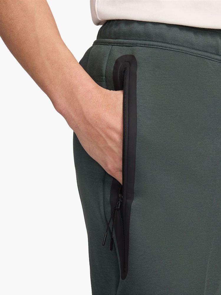 Nike Vintage Green Tech Fleece Shorts - Image 4 of 4