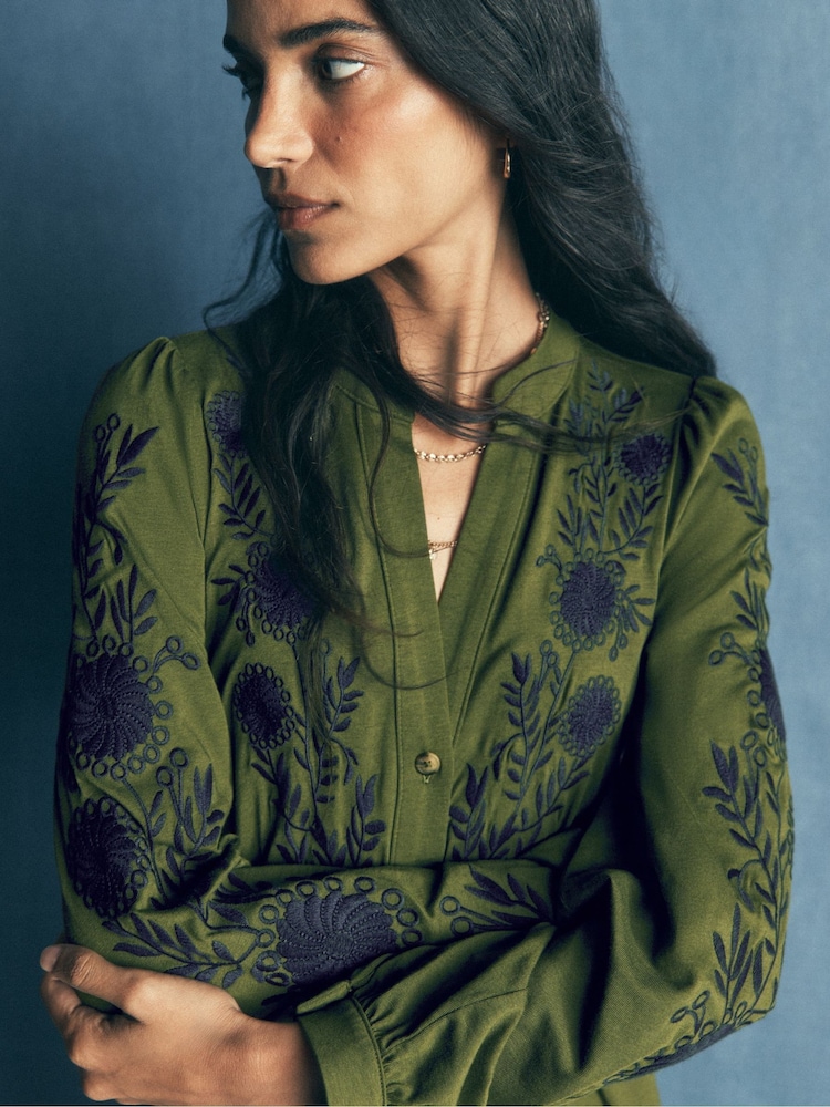 Green Embroidery - Boden Juliet Jersey Midi-kjole - Bilde 2 av 7