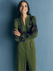Green Embroidery - Boden Juliet Jersey Midi-kjole - Bilde 4 av 7