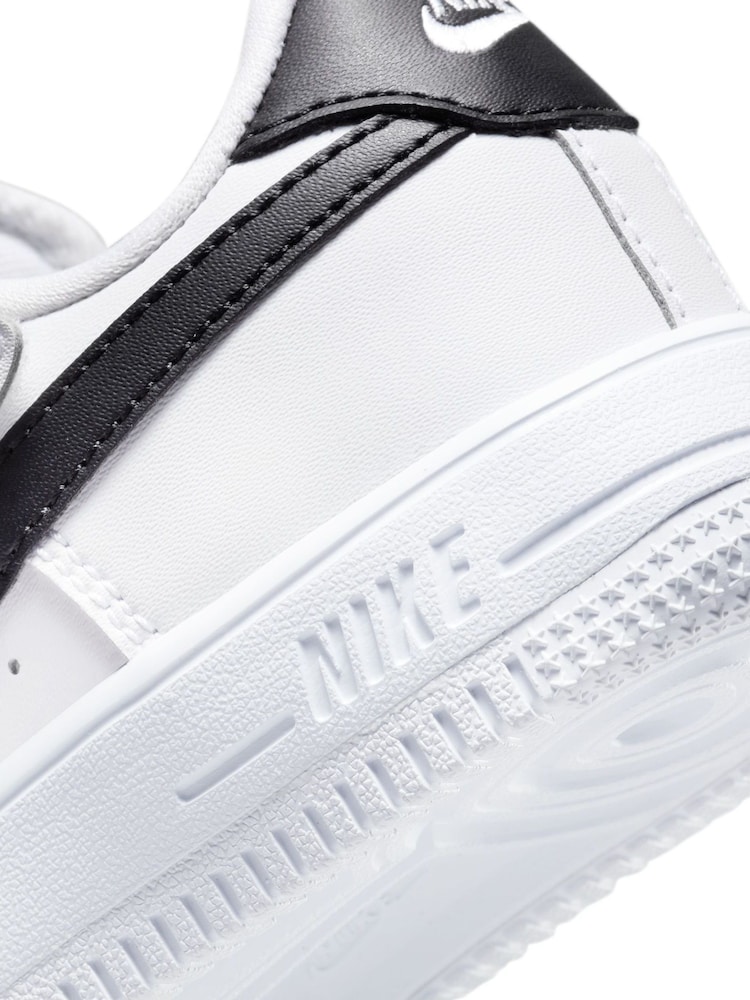 Weiß und Schwarz - Nike Air Force 1 Low EasyOn Junior Sportschuhe - Bild 11 von 11 Weiß und Schwarz - Nike Air Force 1 Low EasyOn Junior Sportschuhe - Bild 11 von 11
