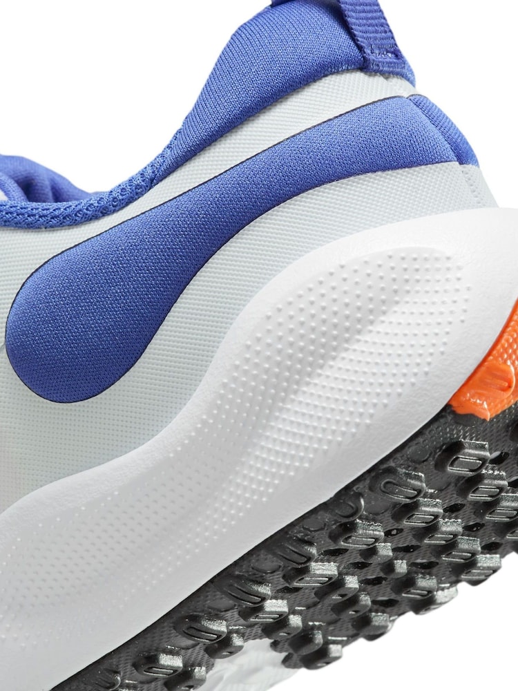 Nike White/Blue Junior Revolution 7 Trainers - Image 8 of 8