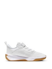 Nike White Junior Omni Multi Court Trainers - Image 4 of 11