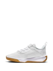 Nike White Junior Omni Multi Court Trainers - Image 5 of 11