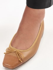 Marron chameau - Ballerines Forever Comfort® en cuir à bout carré - Image 2 of 6
