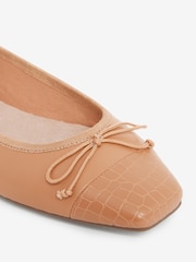Marron chameau - Ballerines Forever Comfort® en cuir à bout carré - Image 6 of 6