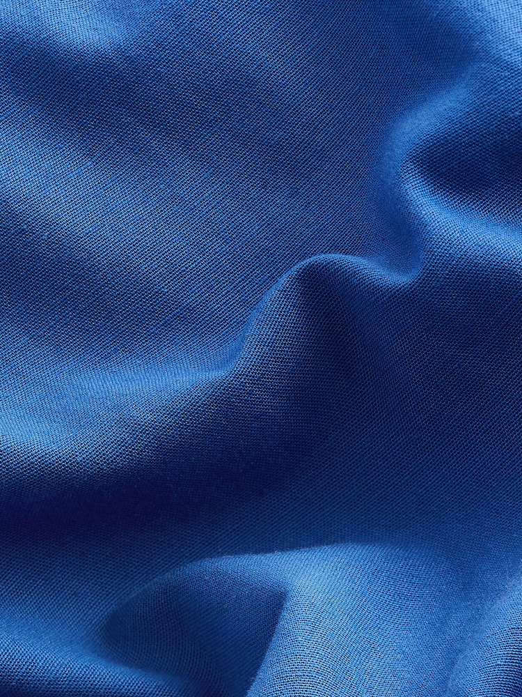 Blau/Weiß - Wadenlanges Sommerkleid mit Trägern und Stickerei - Bild 8 von 8 Blau/Weiß - Wadenlanges Sommerkleid mit Trägern und Stickerei - Bild 8 von 8